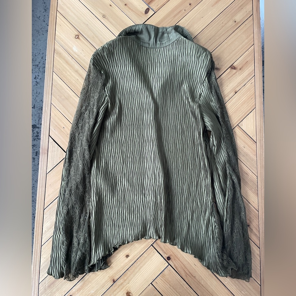 Pleated New Free People Next Dimension Button Down Shirt- Weeping Willow size M - Picture 8 of 11